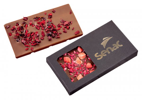 06.18-600x424 Μπάρα σοκολάτας Bakallino με αποξηραμένα φρούτα που μπορεί να προσαρμοστεί με λογότυπο εταιρείας για διαφημιστικούς σκοπούς. Ιδανικό για εταιρικά δώρα ή διαφημιστικά αντικείμενα.