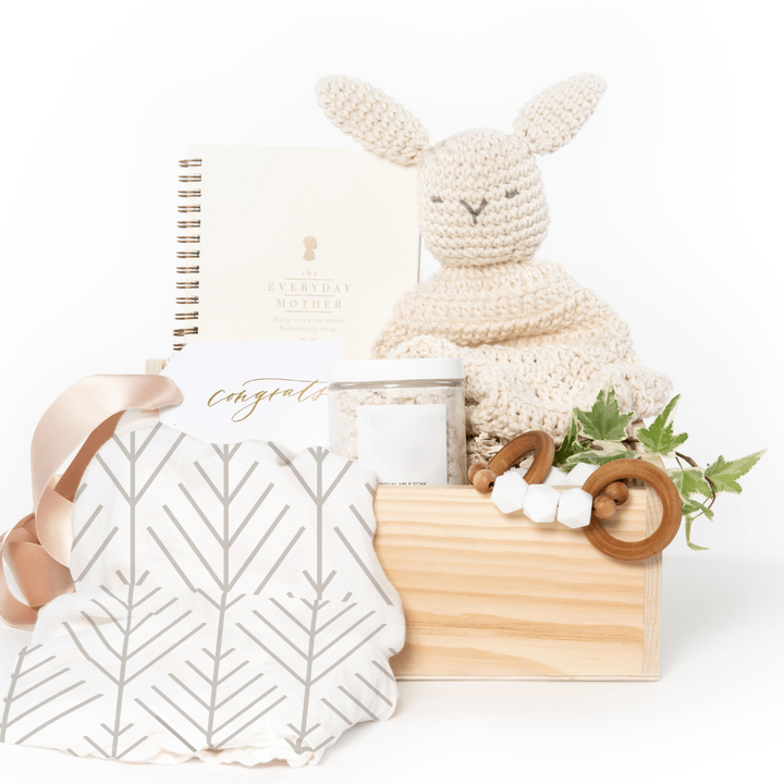 New-Mom-Gift-Gender-Neutral-by-Marigold-Grey-1_720x Στην εταιρία μας θα βρείτε Welcome Kit για τους νέους υπαλλήλους της εταιρίας σας. Φτιάξτε την μέρα του νέου υπαλλήλου σας κάντε τον να νιώσει οικεία στο νέο εργασιακό του περιβάλλον. Το τέλειο δώρο για τους υπαλλήλους σας που θα γίνουν ή έγιναν γονείς για να δείξετε την εκτίμηση σας.Μπορείτε να διαμορφώσετε το κουτί καλωσορίσματος για νέους υπαλλήλους ανάλογα το ύφος της εταιρίας σας καθώς και με τα προϊόντα που εσείς επιθυμείτε. Διαλέξτε τα διαφημιστικά είδη, βάλτε το εταιρικό λογότυπο με εκτύπωση ή χάραξη και φτιάξτε ένα υπέροχο κουτί. Ιδανικά για χρήση ως διαφημιστικά δώρα, εταιρικά δώρα, δώρα event, δώρα συνεδρίου. Επίσης, μπορείτε να συνδυάσετε τα Welcome Kit for New Employees ανάλογα τις εποχές και τις περιόδους που θέλετε να δώσετε τα δώρα στους υπαλλήλους.
