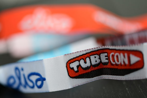 woven-fabric-wristband-01 Με εκτυπωση Πολυεστερικά wristbands with woven logo on them, perfect for εταιρικά δώρα ή διαφ.