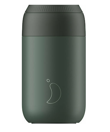 τ Μια πράσινη CHILLYS TUMBLER 2 με το καπάκι της.