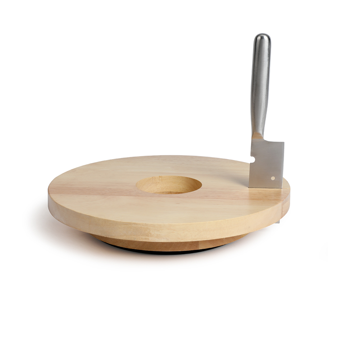 Screenshot_188 Ένα ξύλινο Rotating cheese tray με ένα μαχαίρι επάνω του, και με ε
